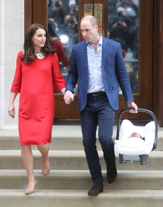 William and Kate showed on the steps of the Lindo Wing