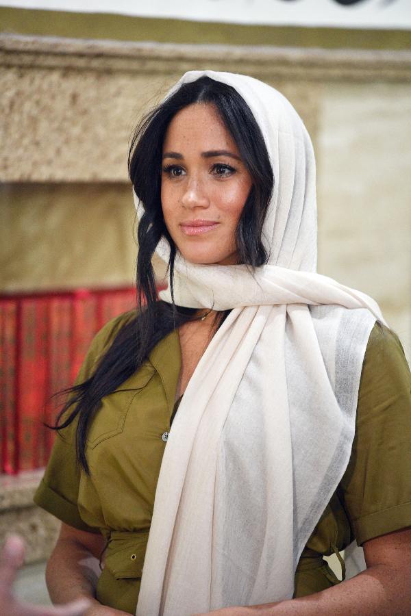 Meghan Wears Headscarf For Auwal Mosque Visit With Harry