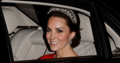 Kate Middleton wearing a dazzling tiara 3