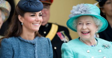 Queen Elizabeth II and Kate Middleton 2