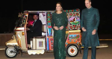 William And Kate Arrived At The National Monument In Islamabad