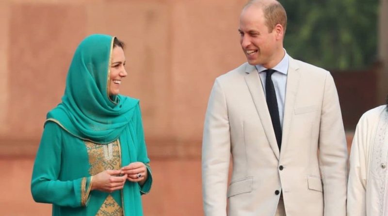 William And Kate Visit Badshahi Mosque On Day 4 Of Pakistan Tour
