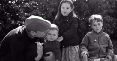 Duchess of Cambridge Releases Her Own Gorgeous Monochrome Christmas Photo
