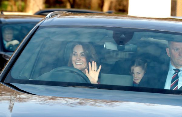 kate-middleton-and-Princes-Charlotte-at-Queens-Christmas-lunch