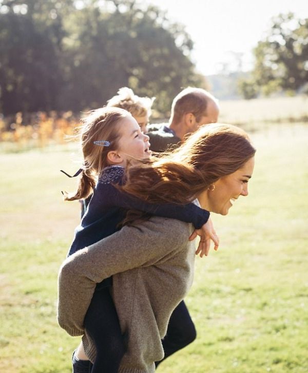 William Kate George Charlotte piggyback riding Mother's Day