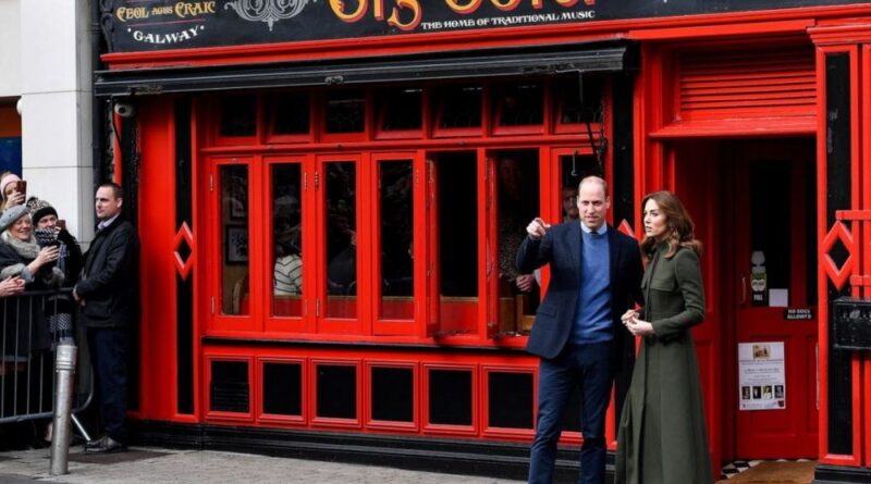 William and Kate visit Tig Coil pub 2