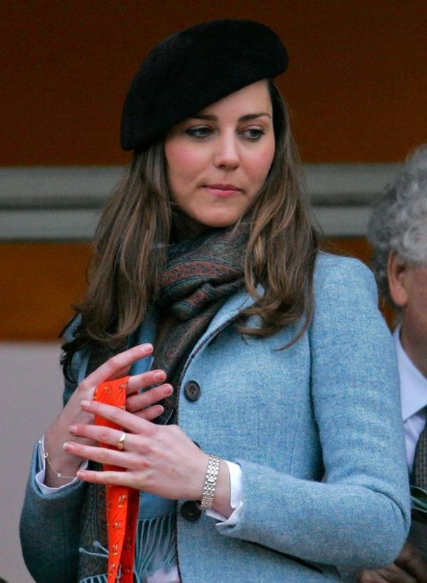 Kate Middleton weanig Rose gold ring