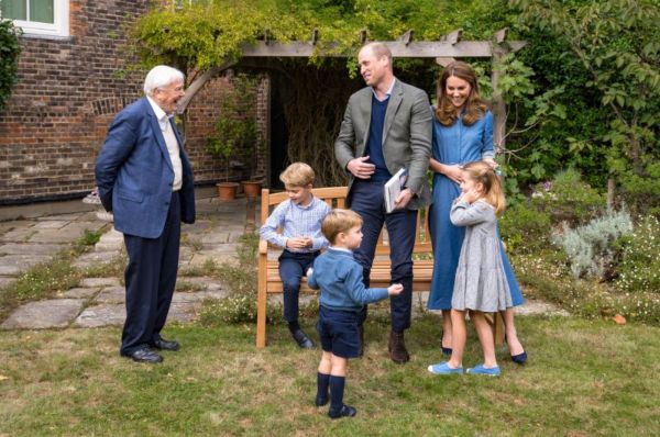 William And Kate Share New Photos Of George Charlotte And Louis Meeting Favorite Celebrity