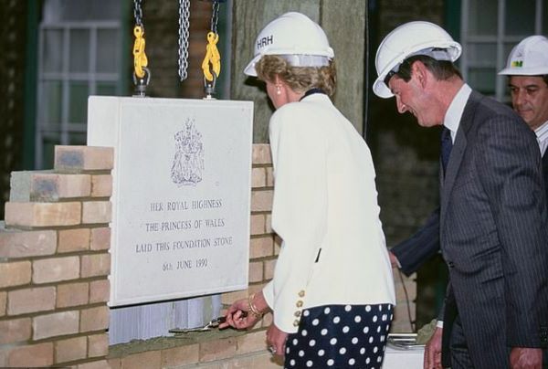 Prince William Follows In Princess Diana’s Footsteps With Royal Marsden Hospital Visit