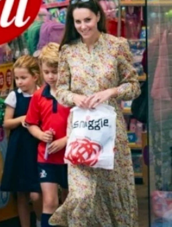 Duchess Kate Spotted Shopping For School With George And Charlotte 