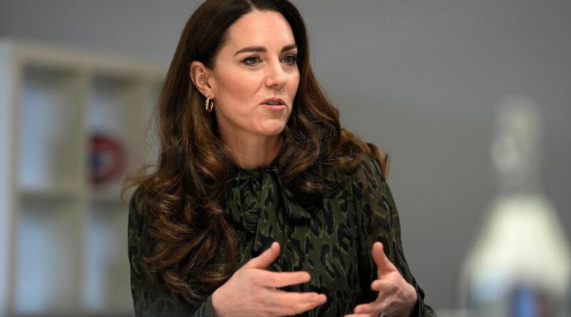 Duchess Kate Thanks Mental Health Volunteers In First Solo Visit