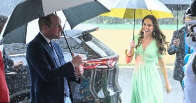 Prince William And Kate Caught In Rain On Visit To Bahamas School