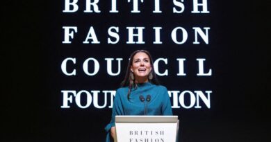 Duchess of Cambridge presenting the Queen Elizabeth II award for British fashion