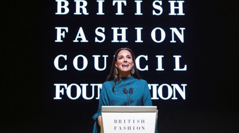 Duchess of Cambridge presenting the Queen Elizabeth II award for British fashion