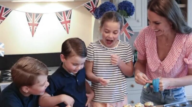 George, Charlotte And Louis Bake Cakes In New Video