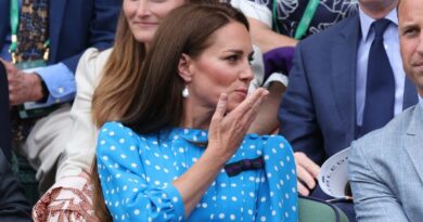 Kate Middleton sending kisses