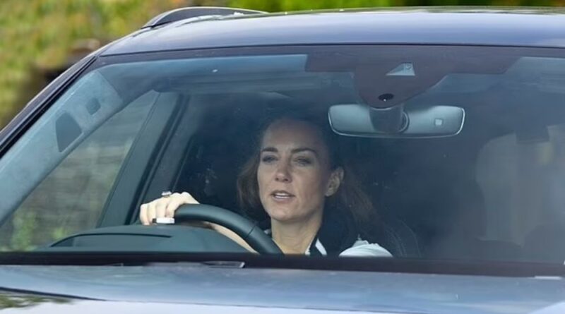New Photo Of Duchess Kate Leaving New Home Adelaide Cottage