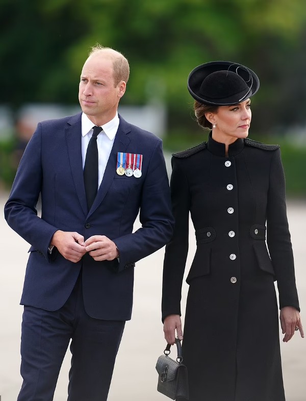 Prince William And Kate Meet Soldiers Deployed To U.K. For Queen's Funeral