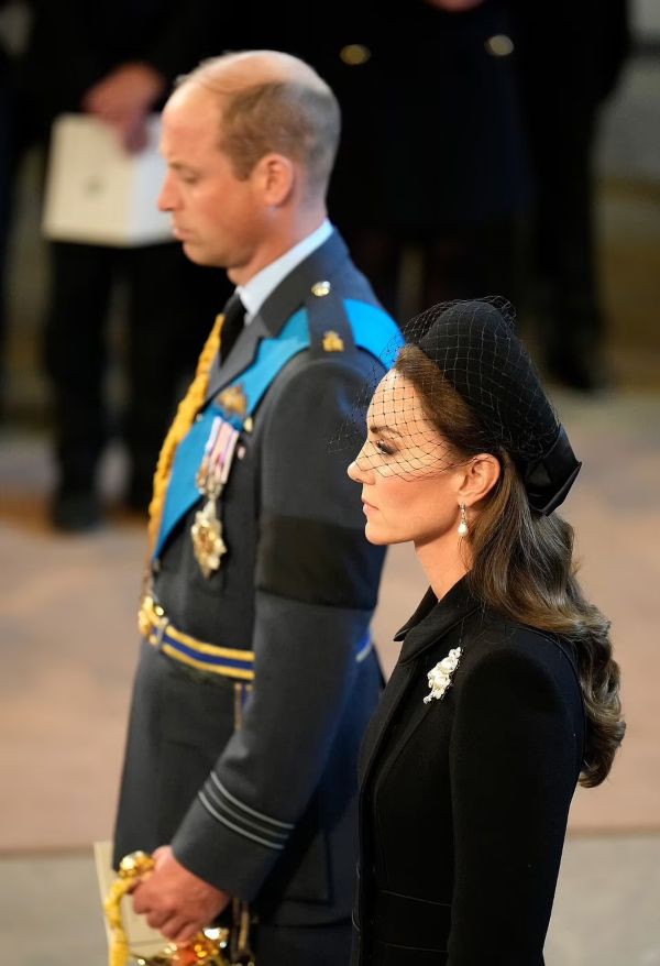 Princess Kate Paid Tribute To The Queen With A Sentimental Detail brooch 