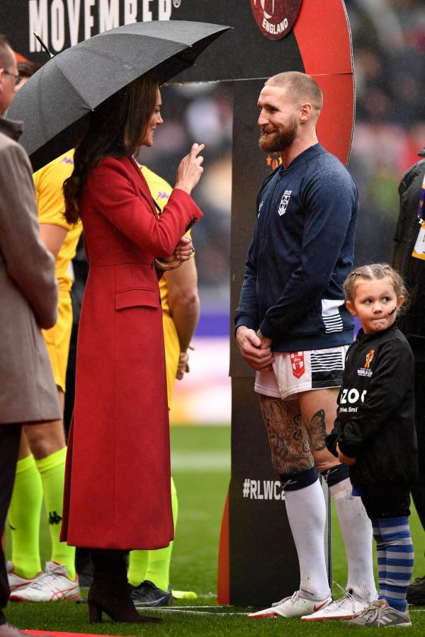Princess Kate Braves The Rain To Cheer On England In Rugby League World Cup Match 