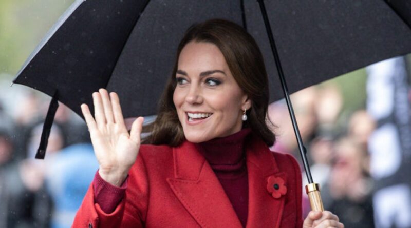 Princess Kate Braves The Rain To Cheer On England In Rugby League World Cup Match