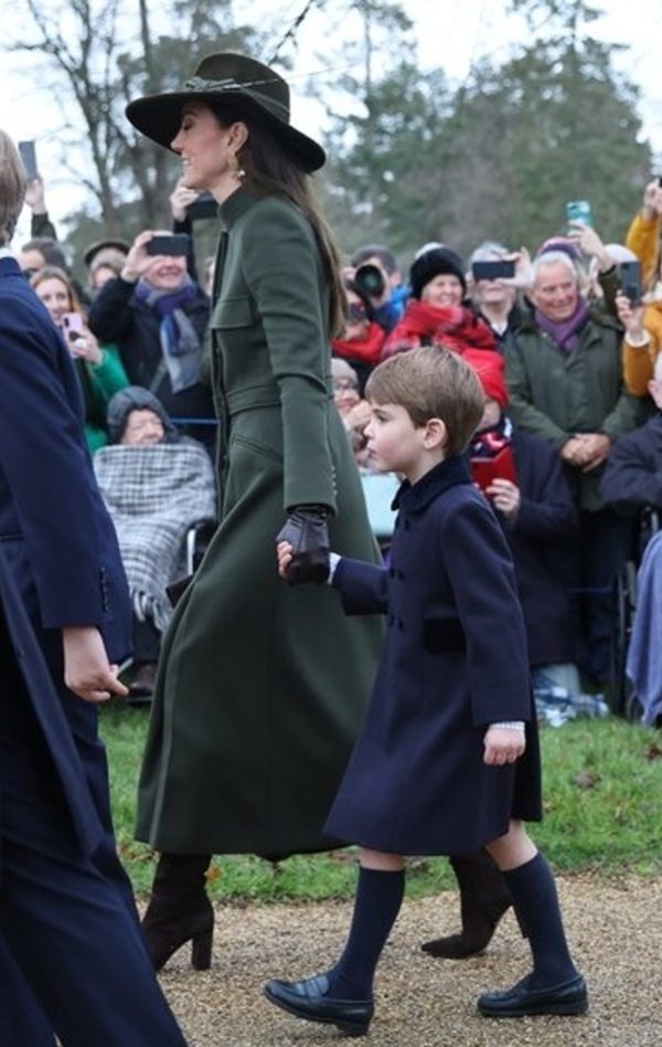 George, Charlotte And Louis Join The Royal Family On Christmas Day Walk