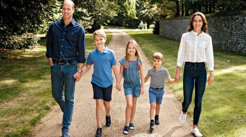 Prince William And Kate Share Their 2022 Christmas Card Photo