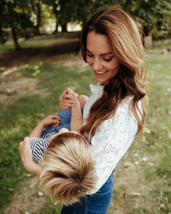 Princess Kate's Mother's Day Photo With Her Children Released