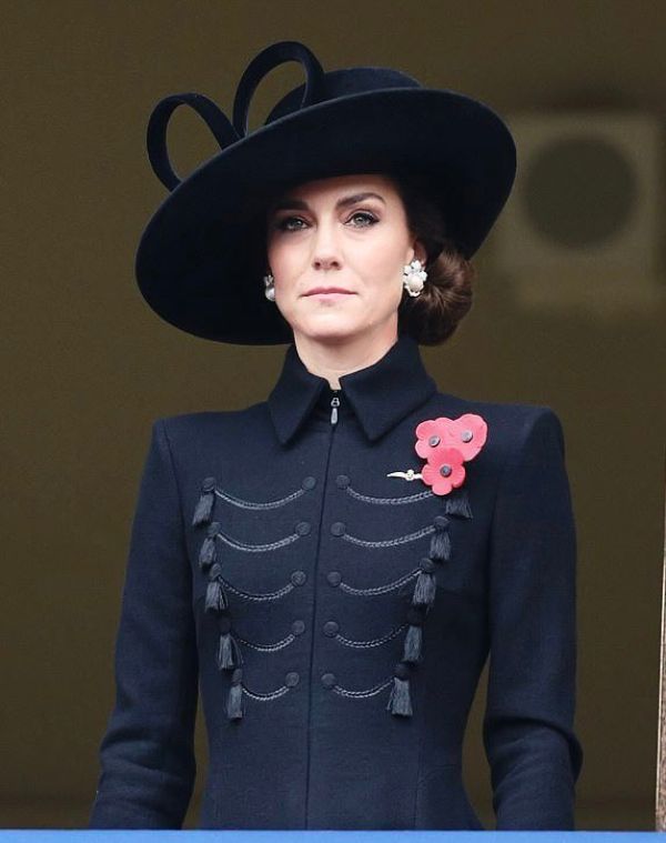 Kate Watches William Lay Wreath As They Pay Their Respects On Remembrance Sunday