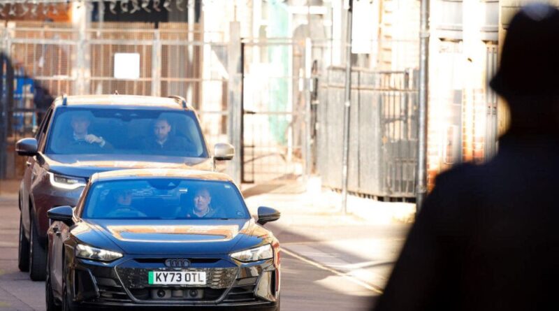 Prince of Wales drives himself away from the London Clinic where his wife Catherine, (1)